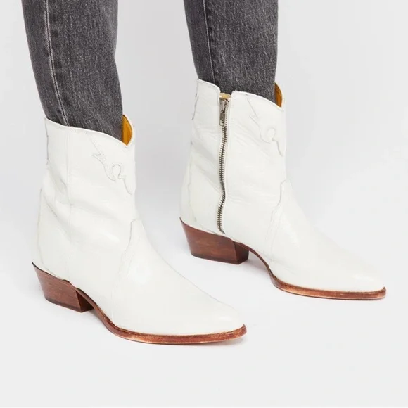 ⬇️💰Price Drop!💰⬇️ Free People New Frontier Western Booties 👢 NIB - Picture 1 of 10